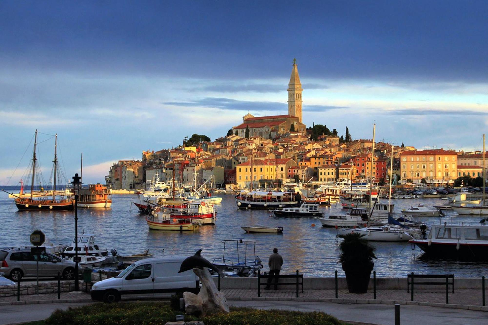 Apartment With A Parking Space - 22740 Rovinj